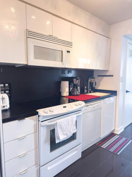 Comfort Two Beds Suite By Cn Tower Rogers Centre Plus Free Parking Toronto Exterior foto